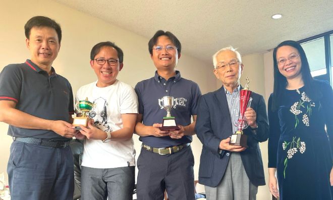 Bác Ogawa Takeo (FJP.COF) nhận giải golf đặc biệt từ Chủ tịch FSOFT