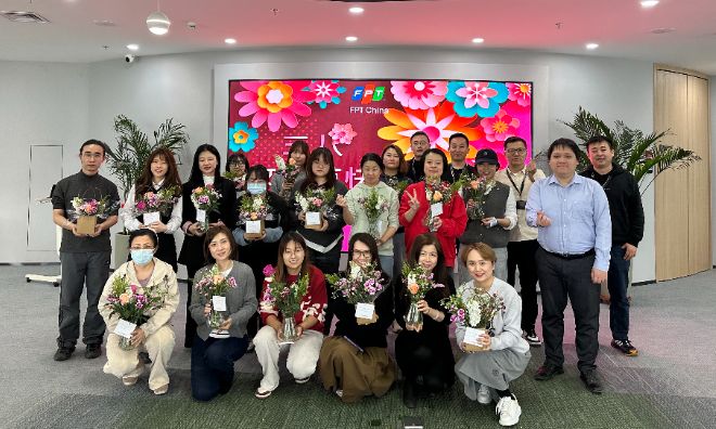 FPT China tôn vinh phái đẹp với workshop cắm hoa