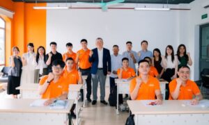 Chủ tịch Yamato Holdings gặp gỡ học viên đầu tiên của chương trình đào tạo tài xế xe tải tại FPT Polytechnic