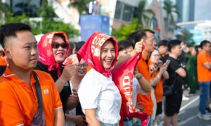 Người F toàn cầu rộn ràng nhập tiệc sinh nhật FPT tuổi 38